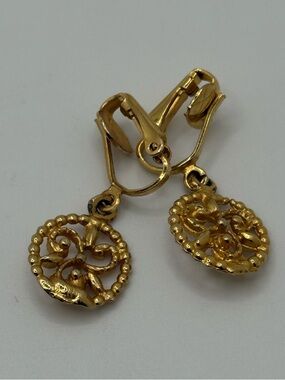 Vintage Gold Tone Filigree Dangle Clip On Earrings Ornate Medallion